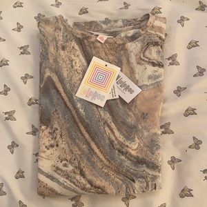 Leah shirt lularoe